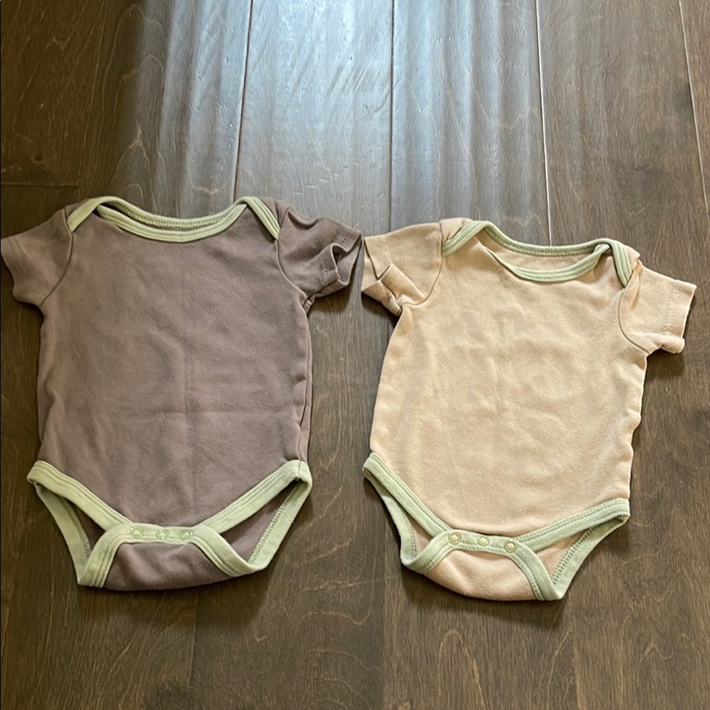 2 Onesie Kyle& Deena 3-6M Brown and Cream